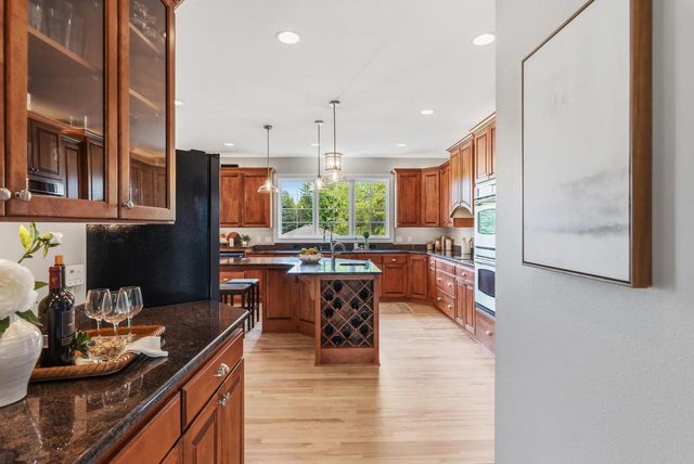 N61W29060 Parkside PLACE, Hartland, WI 53029