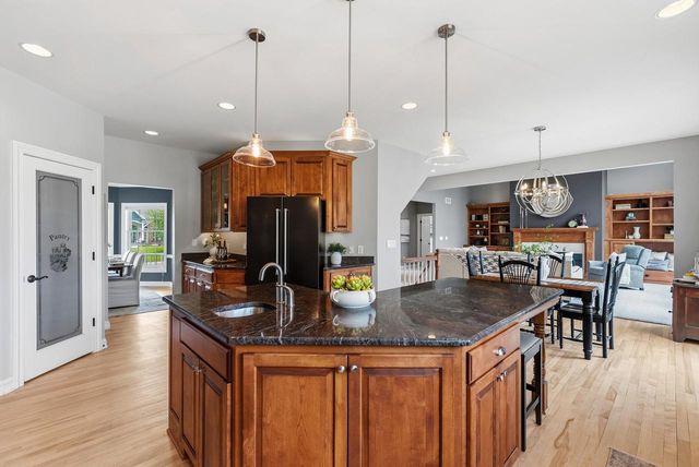 N61W29060 Parkside PLACE, Hartland, WI 53029
