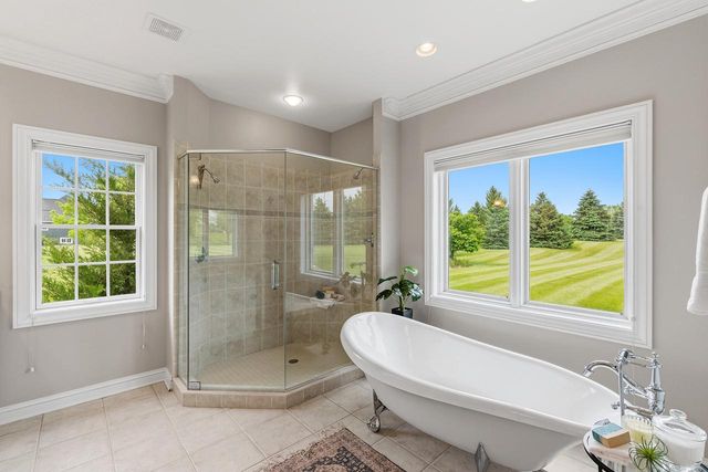 N61W29060 Parkside PLACE, Hartland, WI 53029