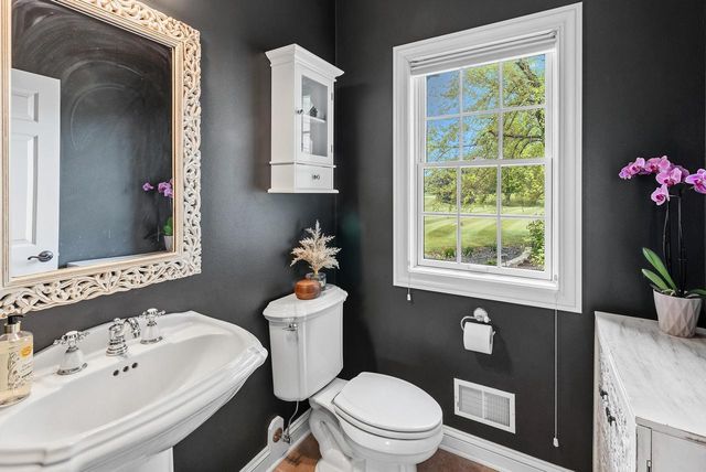 N61W29060 Parkside PLACE, Hartland, WI 53029