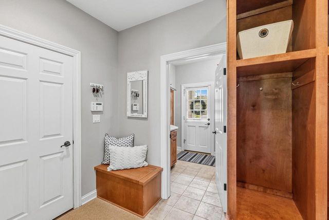 N61W29060 Parkside PLACE, Hartland, WI 53029