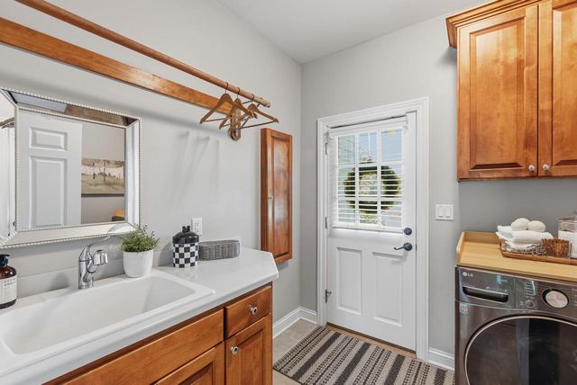 N61W29060 Parkside PLACE, Hartland, WI 53029