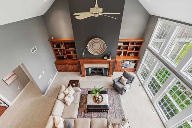 N61W29060 Parkside PLACE, Hartland, WI 53029