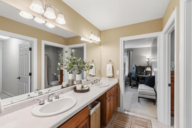 N61W29060 Parkside PLACE, Hartland, WI 53029