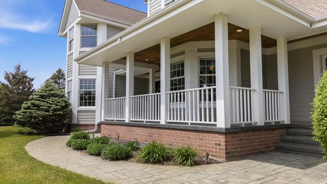 N61W29060 Parkside PLACE, Hartland, WI 53029