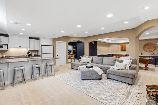 N61W29060 Parkside PLACE, Hartland, WI 53029