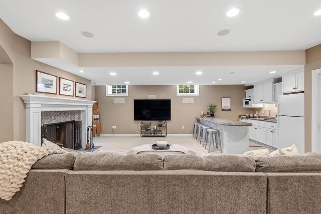 N61W29060 Parkside PLACE, Hartland, WI 53029