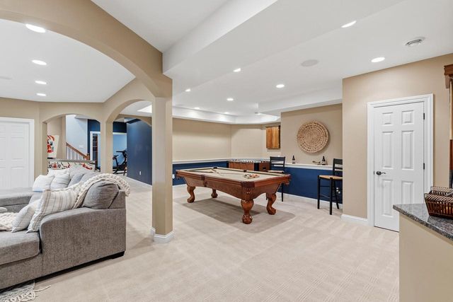 N61W29060 Parkside PLACE, Hartland, WI 53029