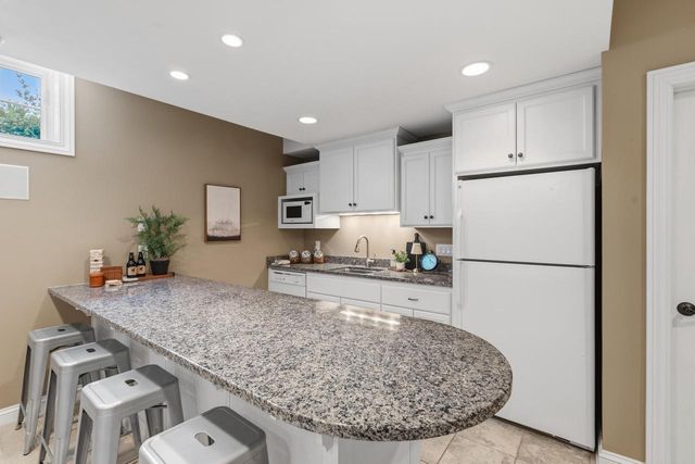 N61W29060 Parkside PLACE, Hartland, WI 53029