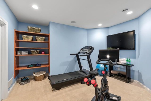 N61W29060 Parkside PLACE, Hartland, WI 53029