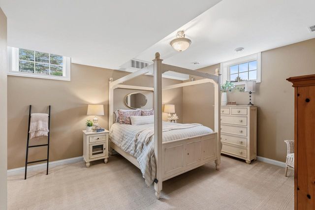 N61W29060 Parkside PLACE, Hartland, WI 53029