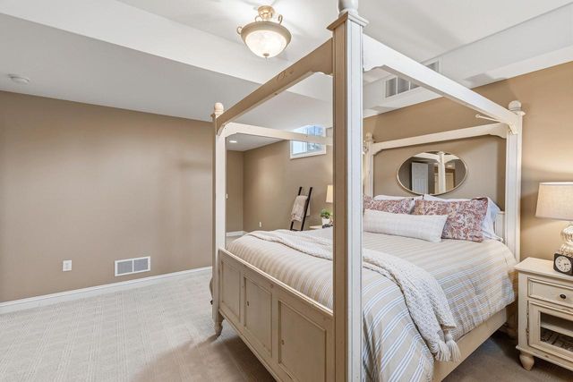 N61W29060 Parkside PLACE, Hartland, WI 53029