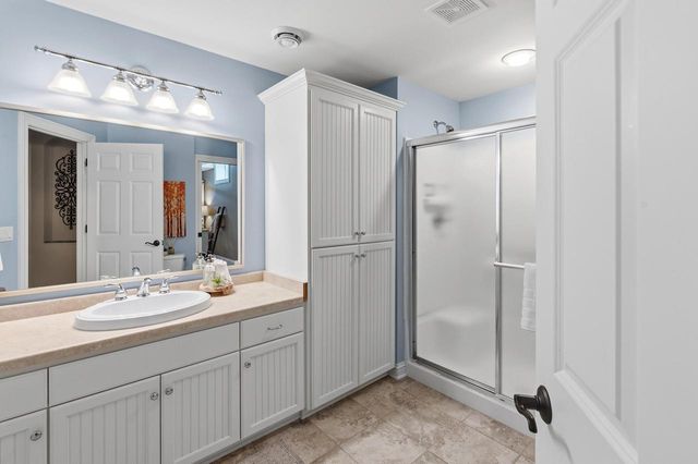 N61W29060 Parkside PLACE, Hartland, WI 53029