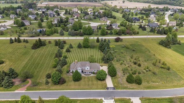N61W29060 Parkside PLACE, Hartland, WI 53029