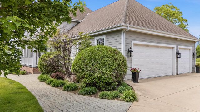 N61W29060 Parkside PLACE, Hartland, WI 53029