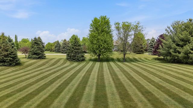 N61W29060 Parkside PLACE, Hartland, WI 53029
