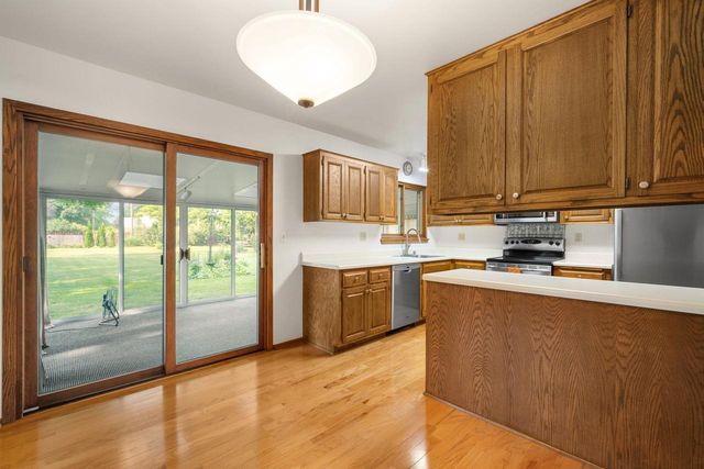 1504 W Decorah ROAD, West Bend, WI 53095