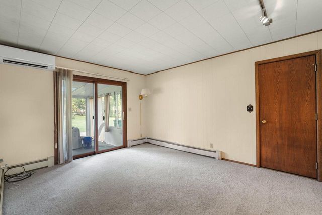 1504 W Decorah ROAD, West Bend, WI 53095