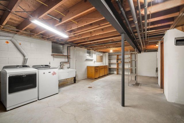 1504 W Decorah ROAD, West Bend, WI 53095