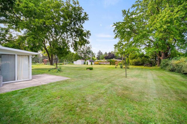 1504 W Decorah ROAD, West Bend, WI 53095