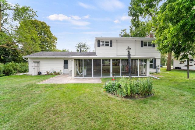 1504 W Decorah ROAD, West Bend, WI 53095