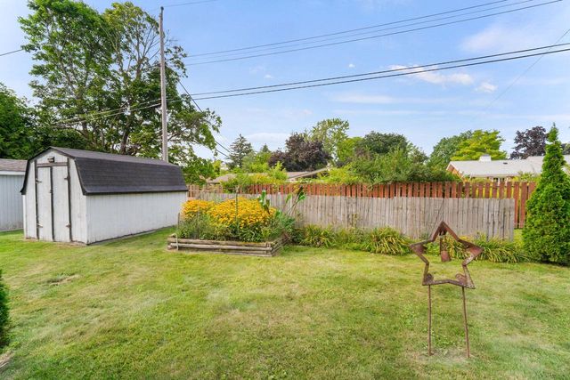 1504 W Decorah ROAD, West Bend, WI 53095