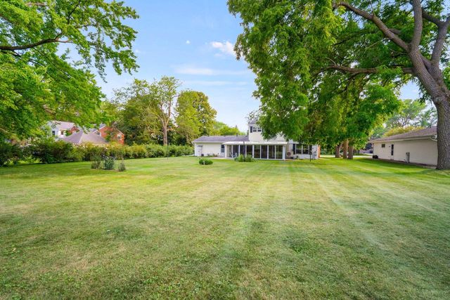 1504 W Decorah ROAD, West Bend, WI 53095