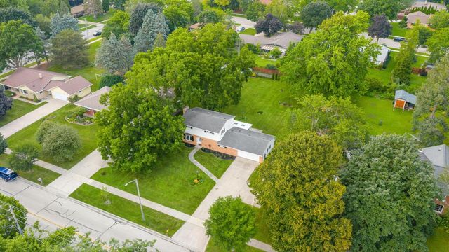 1504 W Decorah ROAD, West Bend, WI 53095