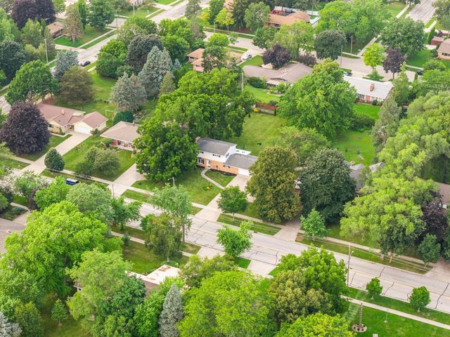 1504 W Decorah ROAD, West Bend, WI 53095
