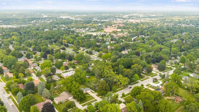 1504 W Decorah ROAD, West Bend, WI 53095