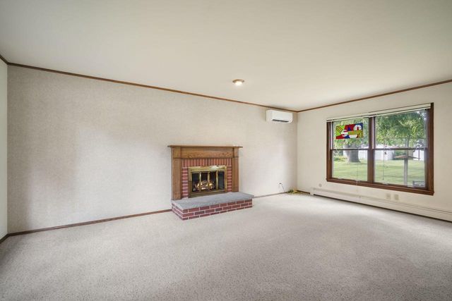 1504 W Decorah ROAD, West Bend, WI 53095