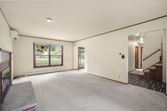 1504 W Decorah ROAD, West Bend, WI 53095