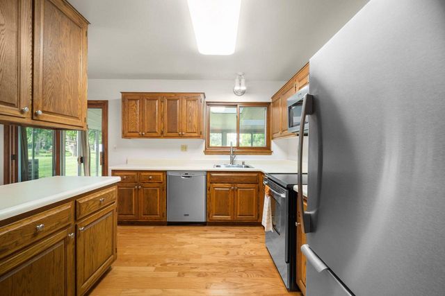 1504 W Decorah ROAD, West Bend, WI 53095