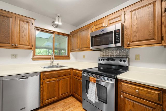 1504 W Decorah ROAD, West Bend, WI 53095