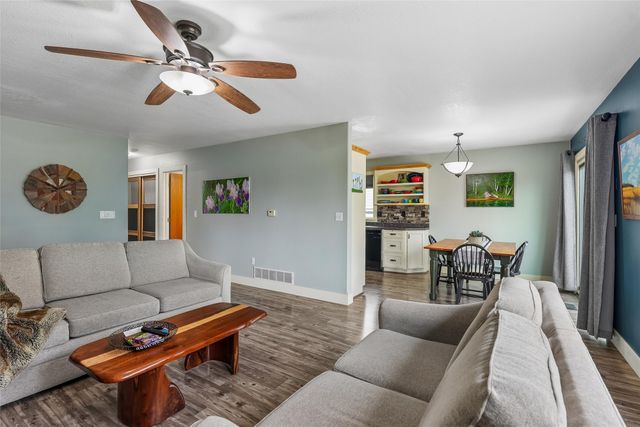 1316 E Girard Avenue, Indianola, IA 50125