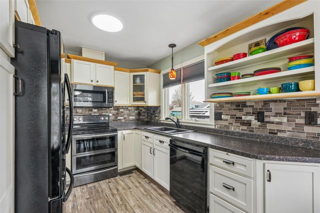 1316 E Girard Avenue, Indianola, IA 50125