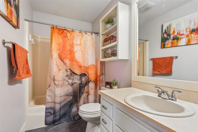 1316 E Girard Avenue, Indianola, IA 50125