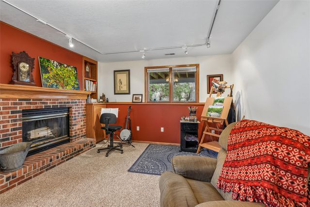 1316 E Girard Avenue, Indianola, IA 50125