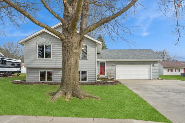 1316 E Girard Avenue, Indianola, IA 50125