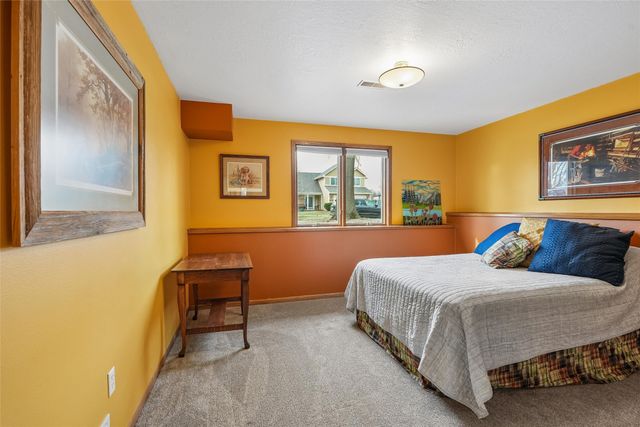 1316 E Girard Avenue, Indianola, IA 50125