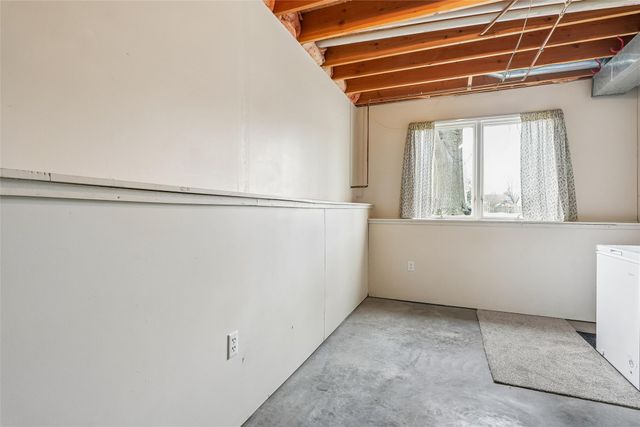 1316 E Girard Avenue, Indianola, IA 50125