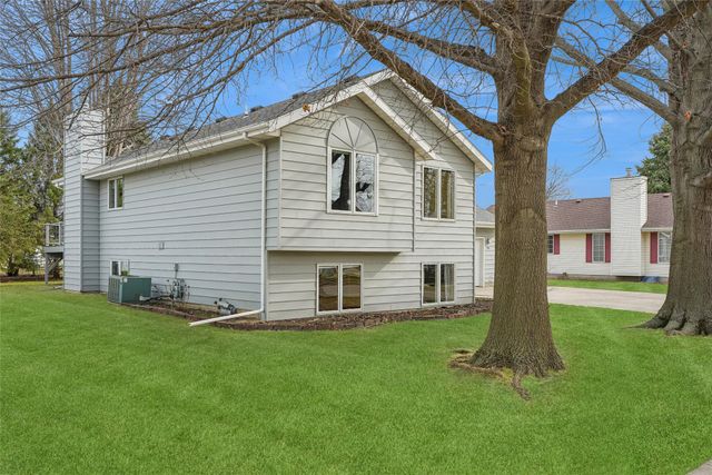 1316 E Girard Avenue, Indianola, IA 50125