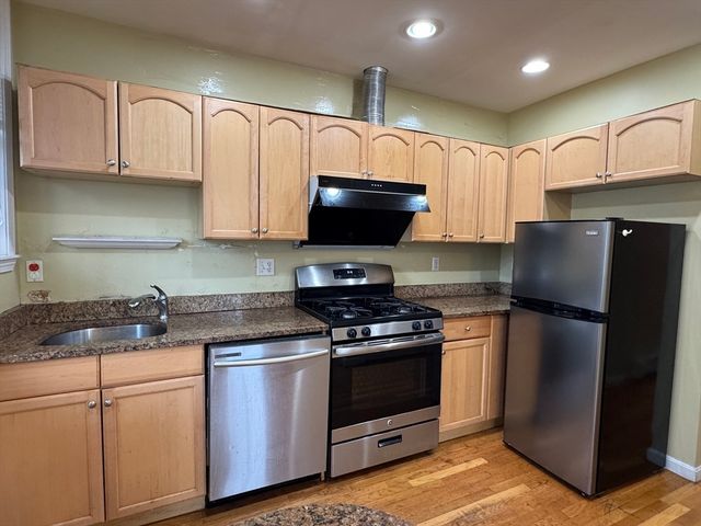 6 Rockland Place 6, Newton, MA 02464