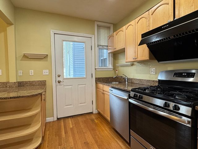 6 Rockland Place 6, Newton, MA 02464