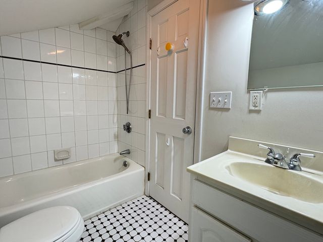 6 Rockland Place 6, Newton, MA 02464