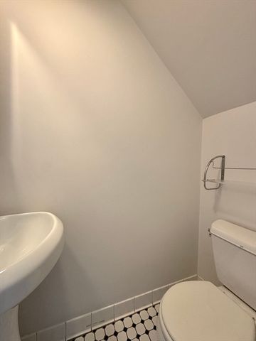 6 Rockland Place 6, Newton, MA 02464