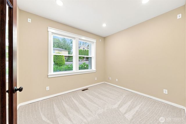 451 211th Avenue NE, Sammamish, WA 98074
