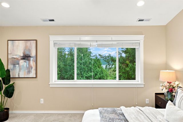 451 211th Avenue NE, Sammamish, WA 98074