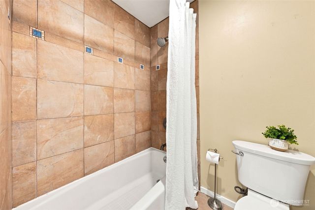 451 211th Avenue NE, Sammamish, WA 98074