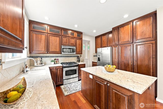451 211th Avenue NE, Sammamish, WA 98074